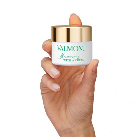 Moisturizing With A Cream | Valmont
