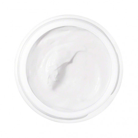 Moisturizing With A Mask | Valmont
