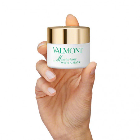 Moisturizing With A Mask | Valmont