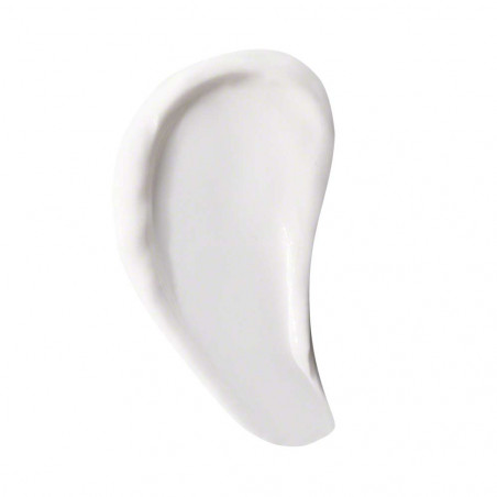 Moisturizing With A Mask | Valmont